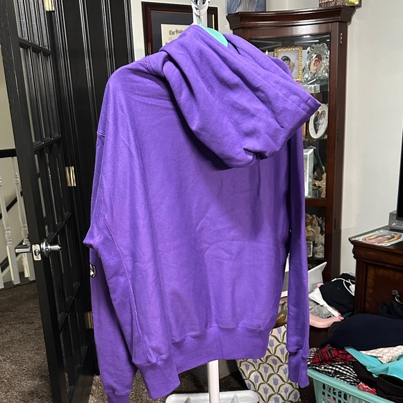 Champion Purple Graphic Men's Sweater - Picture 4 of 4